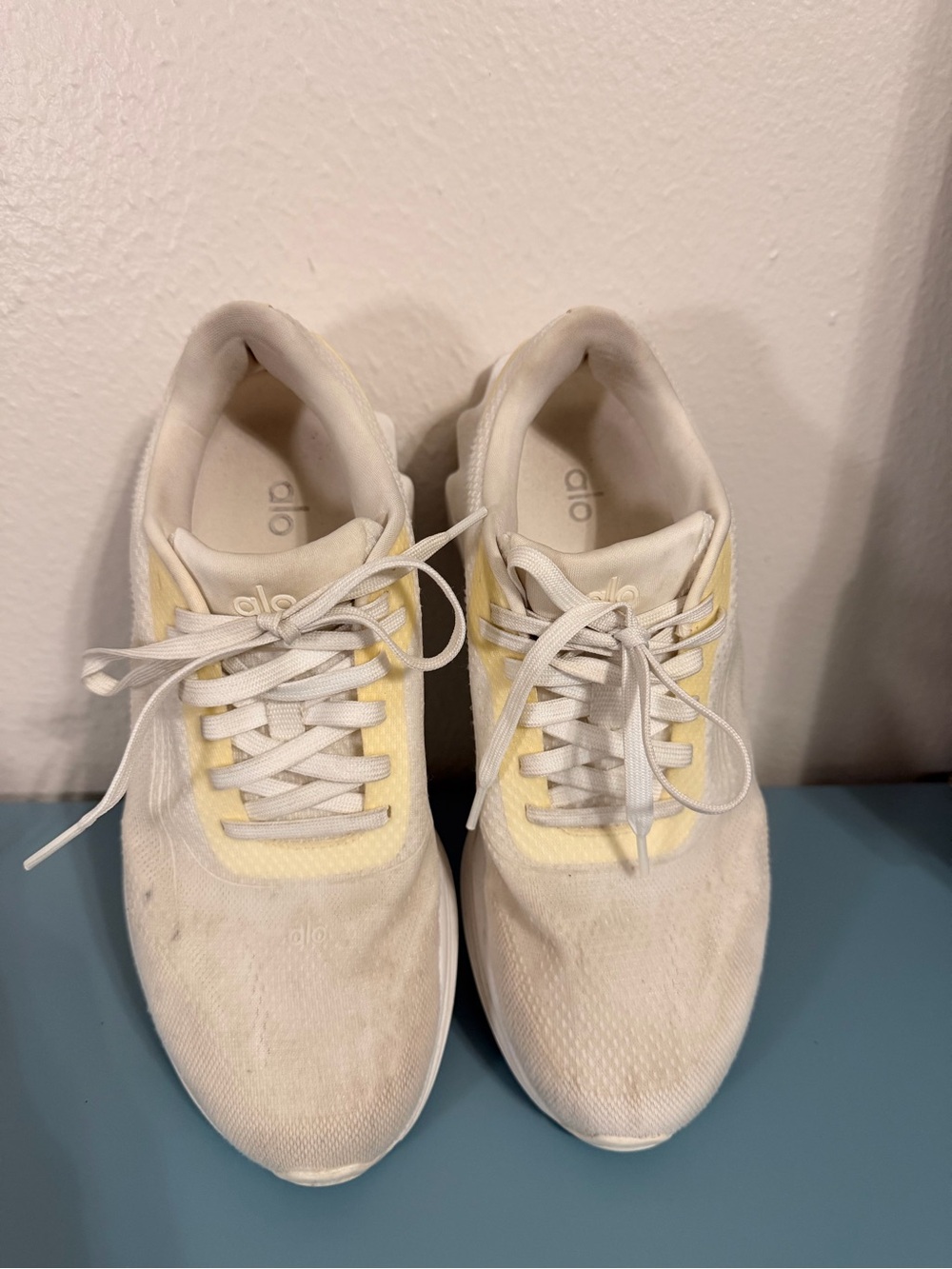 ALO Yoga - Runner white Sneakers - size M8.5/W10